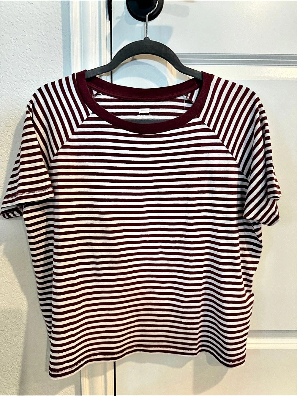 Levi's Striped Short Sleeve Tee in Garnet & White Size Large NWT